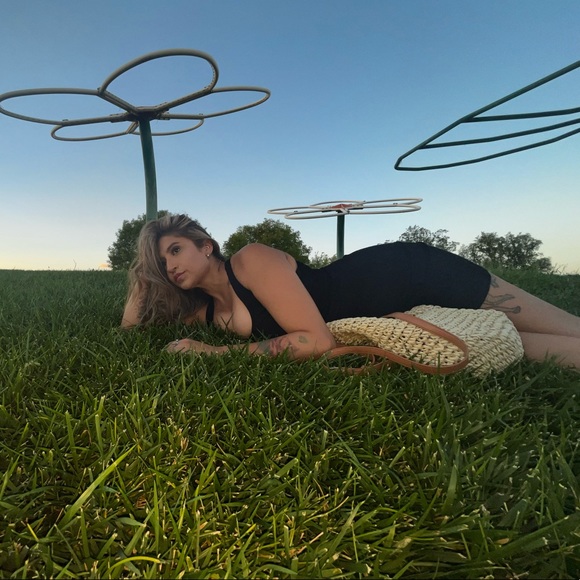 MEET YOUR POSHER - Picture 5 of 13